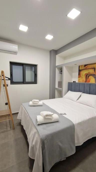 Faronita - Luxury Apt In The Heart Of Kalamata Eksteriør billede
