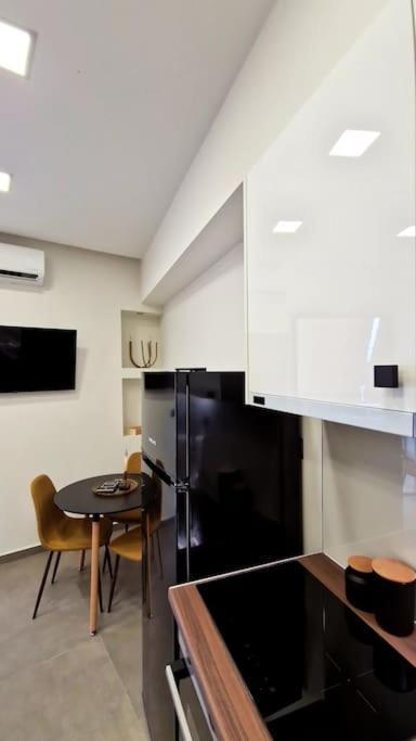 Faronita - Luxury Apt In The Heart Of Kalamata Eksteriør billede